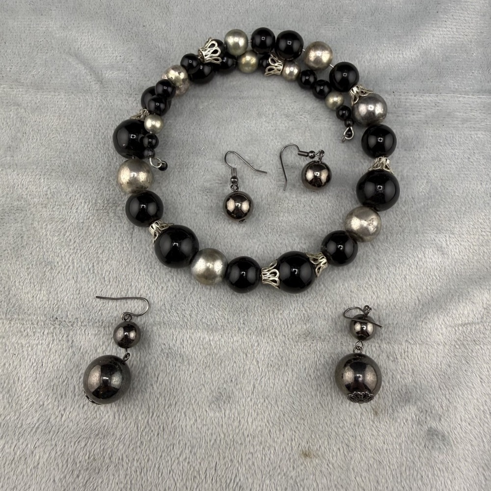 Vintage Wrap Necklace Pierced Earrings Set Black‎ Silver Beaded 13"